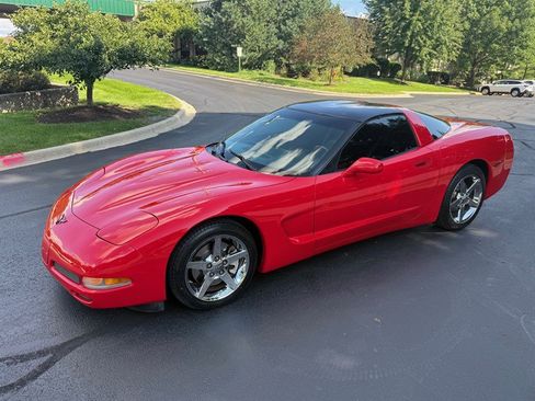 Used 1998 Chevrolet Corvette Coupe w/ Memory Pkg RWD image 11