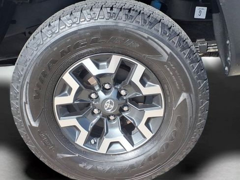 Certified 2021 Toyota Tacoma TRD Off-Road w/ TRD Premium Off Road Package AWD/4WD image 8