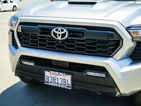 Certified 2024 Toyota Tacoma TRD Sport w/ TRD Sport Premium Package AWD/4WD image 9