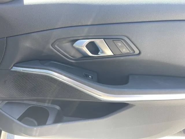 Used 2025 BMW 330i xDrive Sedan AWD/4WD image 25