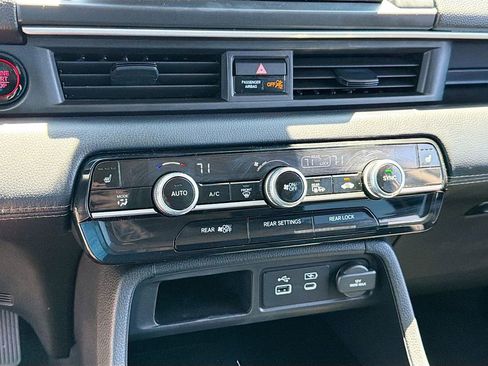 Used 2025 Honda Pilot EX-L image 12