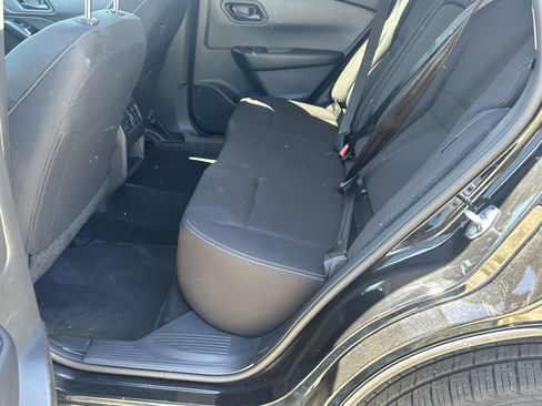 Used 2024 Nissan Rogue S FWD image 17