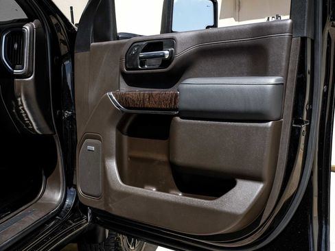 Used 2022 GMC Sierra 3500 Denali w/ Denali Black Diamond Edition AWD/4WD image 43