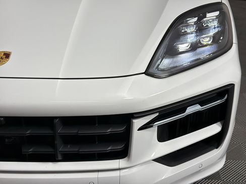 Certified 2024 Porsche Cayenne S AWD/4WD image 11