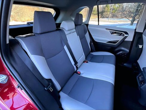 Used 2025 Toyota RAV4 XLE image 19