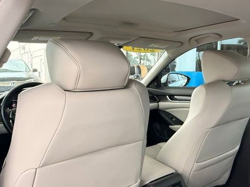 Used 2021 Honda Accord Touring image 8