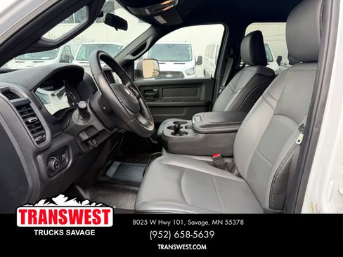 Used 2022 RAM 3500 Tradesman w/ Chrome Appearance Group AWD/4WD image 5