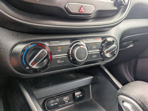 Used 2025 Kia Soul LX FWD image 17