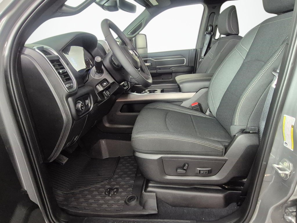 New 2026 RAM 3500 Big Horn AWD/4WD image 18