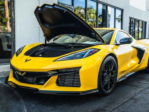 Used 2025 Chevrolet Corvette Z06 RWD image 39
