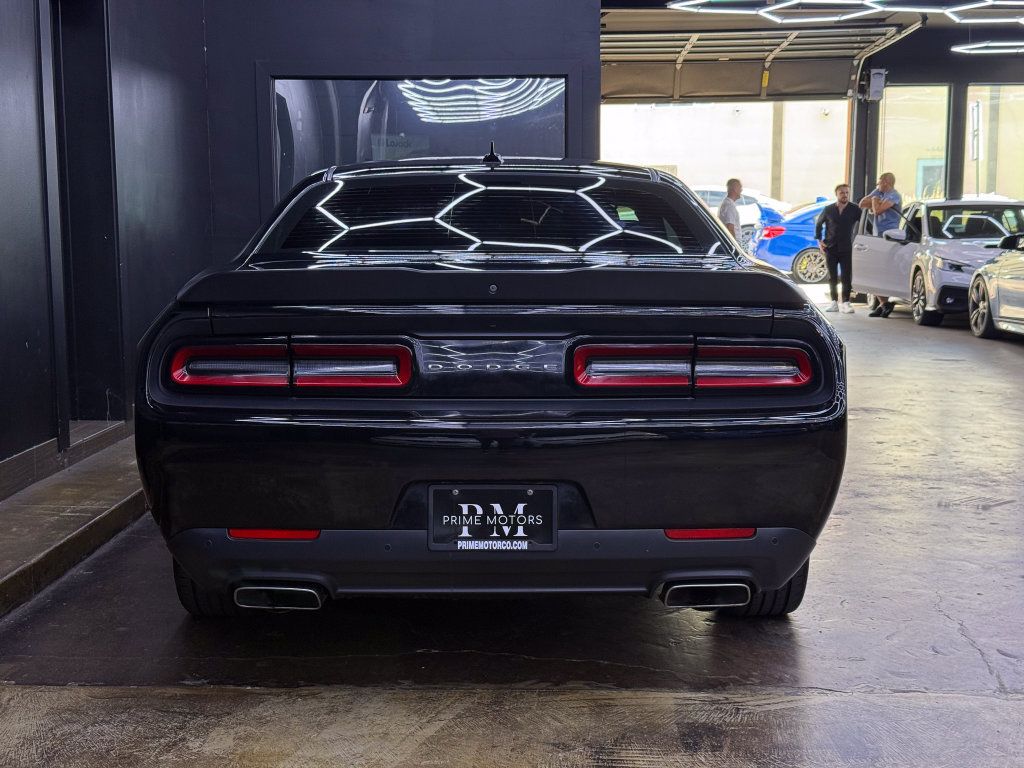 Used 2018 Dodge Challenger R/T w/ Driver Convenience Group RWD image 8