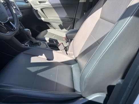 Used 2021 Volkswagen Tiguan SE w/ Panoramic Sunroof Package image 5