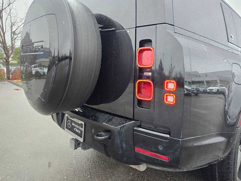 Used 2024 Land Rover Defender 130 X-Dynamic SE image 15