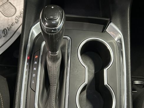 Used 2020 Chevrolet Traverse LT image 36