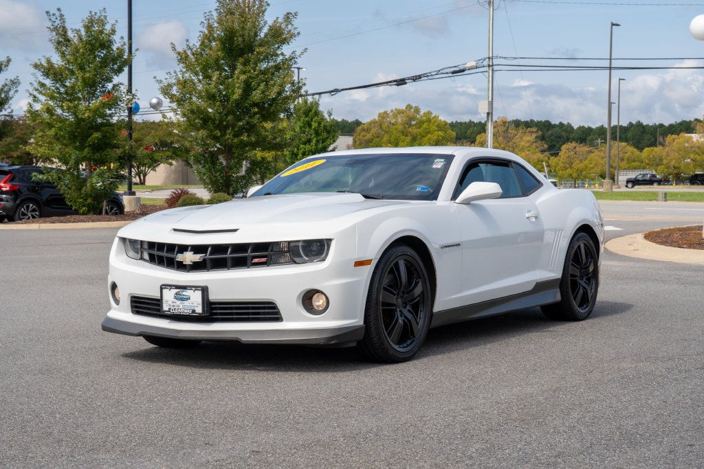 Used 2011 Chevrolet Camaro SS RWD image 3