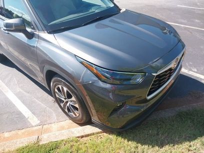 Used 2022 Toyota Highlander XLE