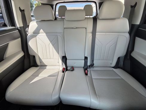 Used 2025 Hyundai Santa Fe SEL FWD image 39