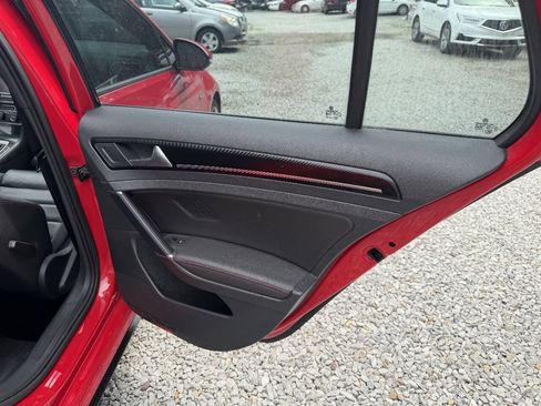 Used 2015 Volkswagen Golf 4-Door FWD image 15
