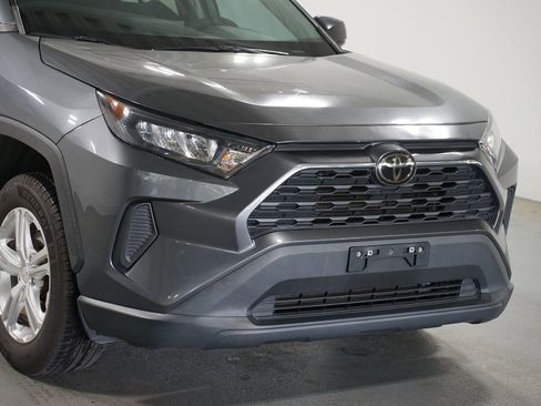 Used 2021 Toyota RAV4 LE image 4