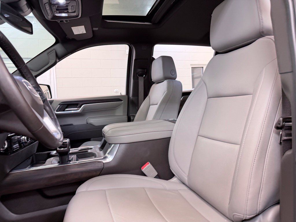 Used 2024 GMC Sierra 1500 SLT w/ SLT Premium Plus Package AWD/4WD image 17