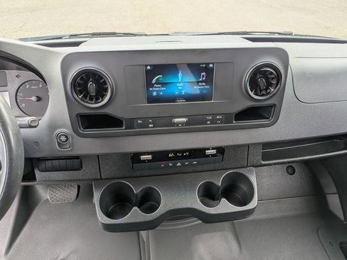 Used 2020 Mercedes-Benz Sprinter 3500 image 17