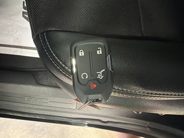 Used 2024 GMC Terrain SLT AWD/4WD image 34