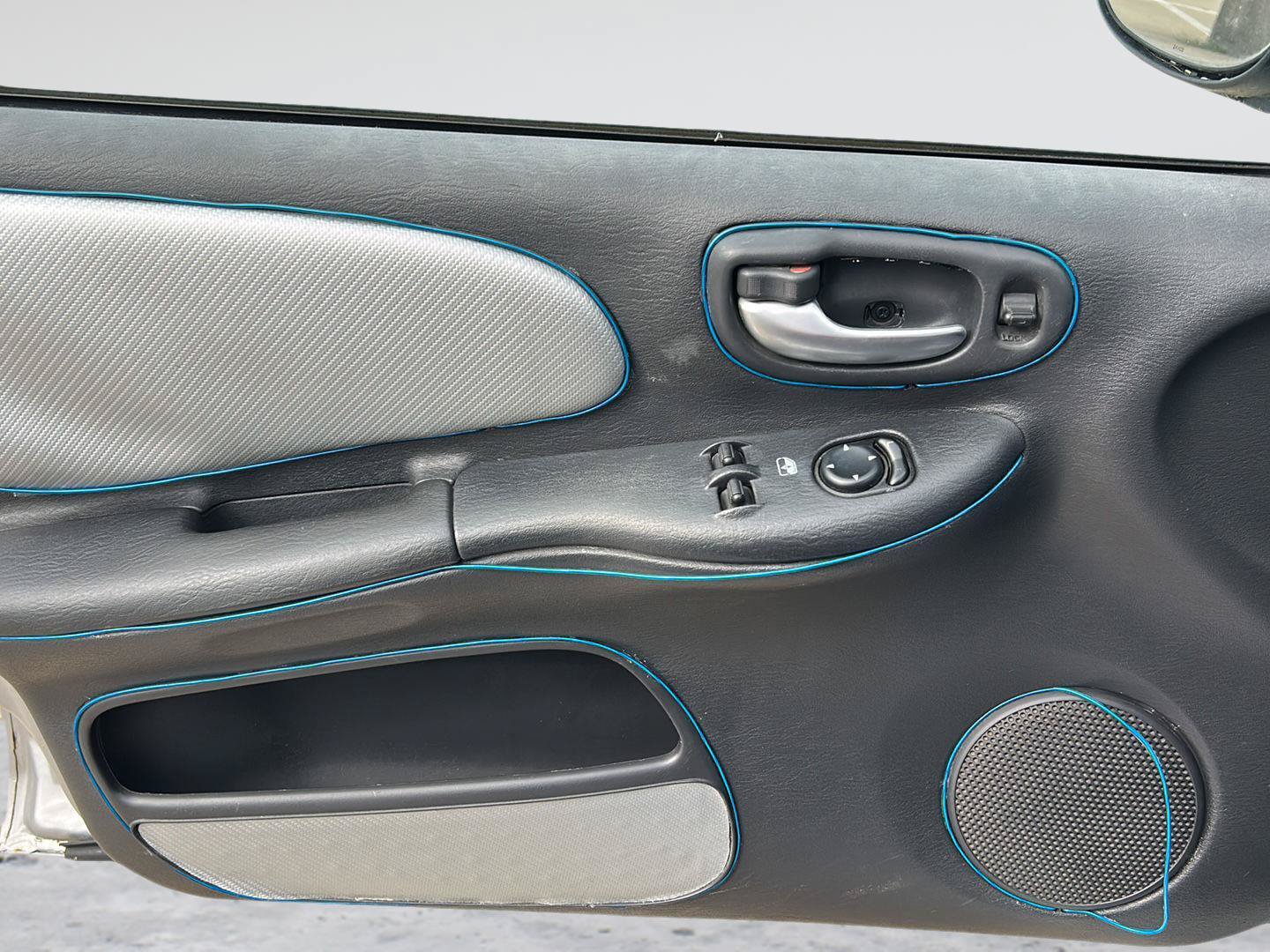 Used 2004 Dodge Neon FWD image 11