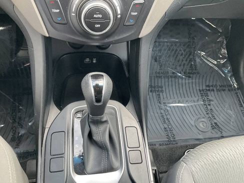 Used 2018 Hyundai Santa Fe SE w/ Cargo Package FWD image 17