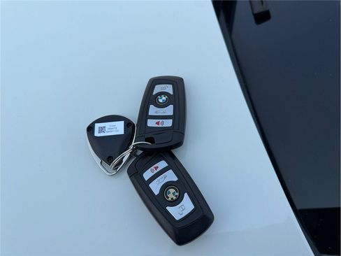 Used 2015 BMW M5 RWD image 49