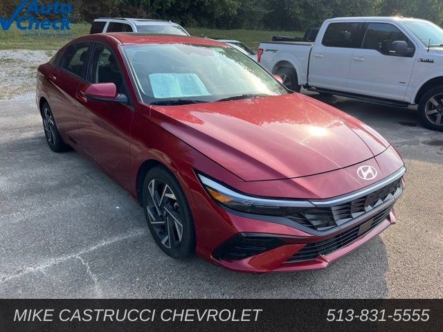Used 2025 Hyundai Elantra SEL FWD image 2