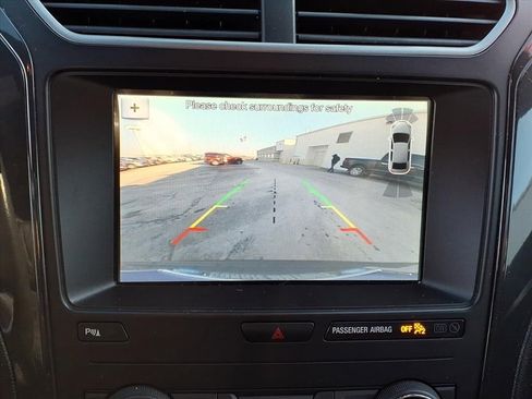 Certified 2019 Ford Explorer XLT w/ Equipment Group 202A image 11