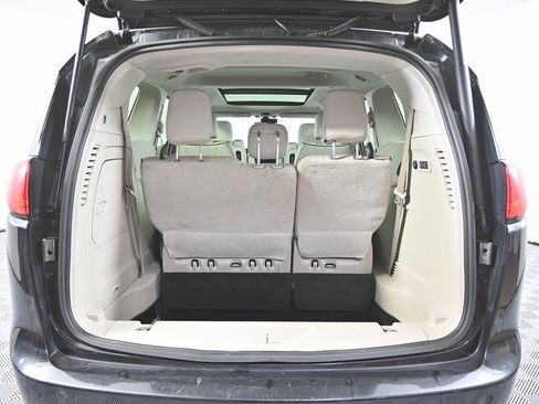 Used 2020 Chrysler Pacifica Limited w/ Advanced Safetytec Group image 19