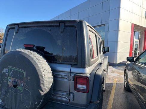 Used 2018 Jeep Wrangler Unlimited Sport image 7