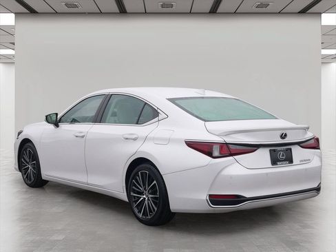 Certified 2024 Lexus ES 300h w/ Premium Package FWD image 4