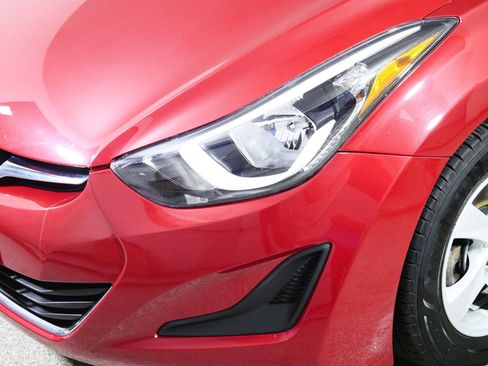 Used 2015 Hyundai Elantra SE image 16