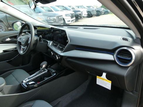 New 2026 Chevrolet Trax LT w/ Midnight Edition FWD image 11