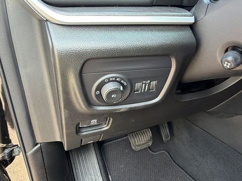 Used 2022 Jeep Grand Cherokee Limited w/ Luxury Tech Group II RWD image 26