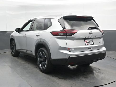 Used 2024 Nissan Rogue SV FWD image 9