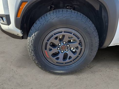 Used 2026 Nissan Frontier PRO-4X AWD/4WD image 9