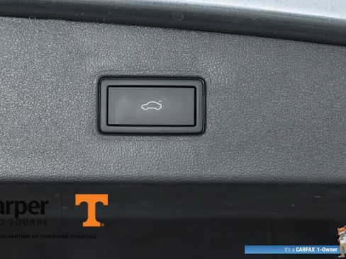 Used 2024 Volkswagen Tiguan SE w/ Panoramic Sunroof Package FWD image 29