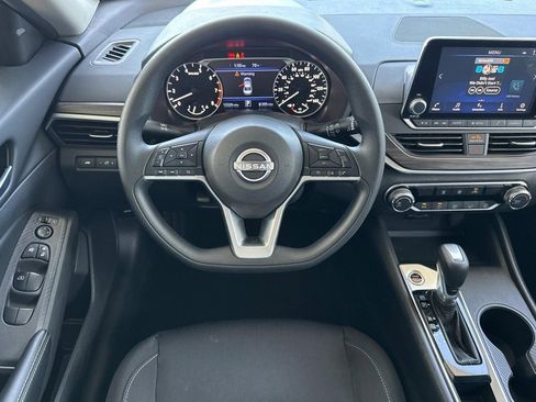 Used 2025 Nissan Altima 2.5 SV image 27