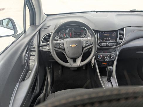 Used 2022 Chevrolet Trax LS w/ Tint and Cruise Package AWD/4WD image 17