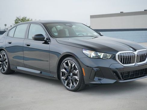 New 2026 BMW i5 eDrive40 w/ M Sport Package image 3