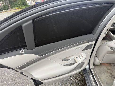 Used 2015 Mercedes-Benz S 550 Sedan image 31