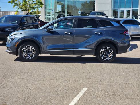 Used 2024 Kia Sportage LX image 4