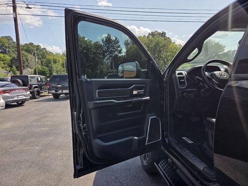 Used 2019 RAM 2500 Laramie w/ Night Edition AWD/4WD image 14