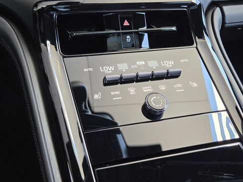 Used 2025 Porsche Panamera image 31