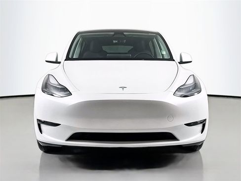 Used 2023 Tesla Model Y 2WD image 2