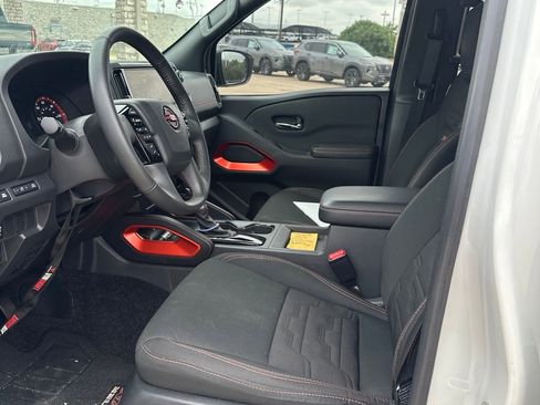 Used 2025 Nissan Frontier PRO-4X AWD/4WD image 3