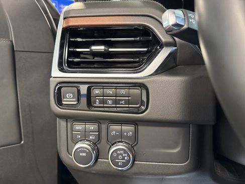 Used 2025 GMC Yukon XL Denali image 19
